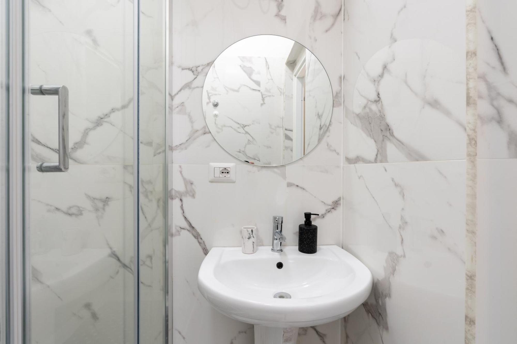 Amazing Apartment Near To Colosseo And Subway Roma Exterior foto